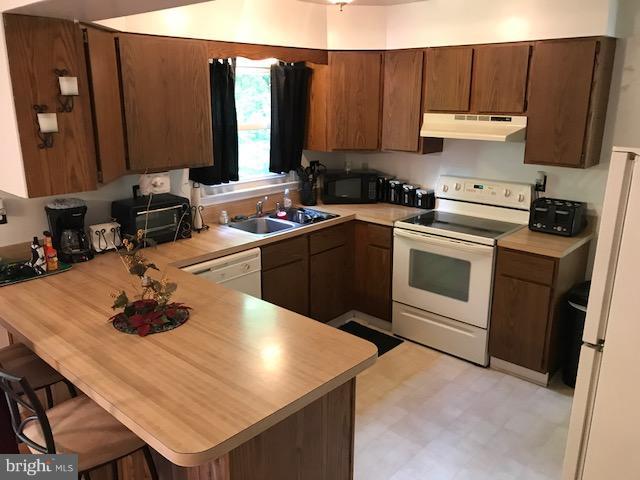 BEVERLY ESTATES - Residential Lease