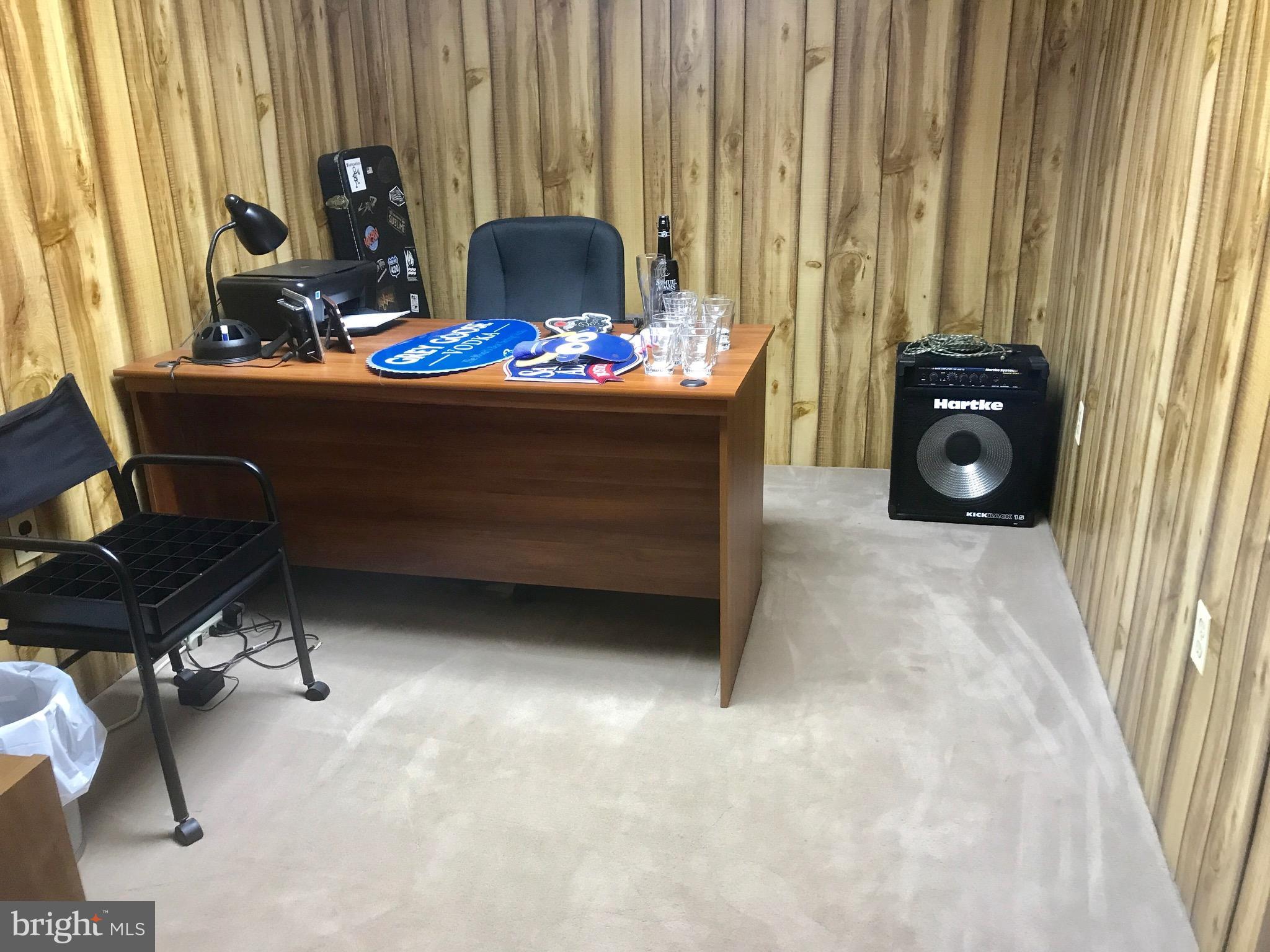 BEVERLY ESTATES - Residential Lease