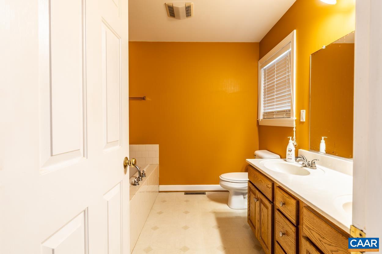 LAKE MONTICELLO - Residential