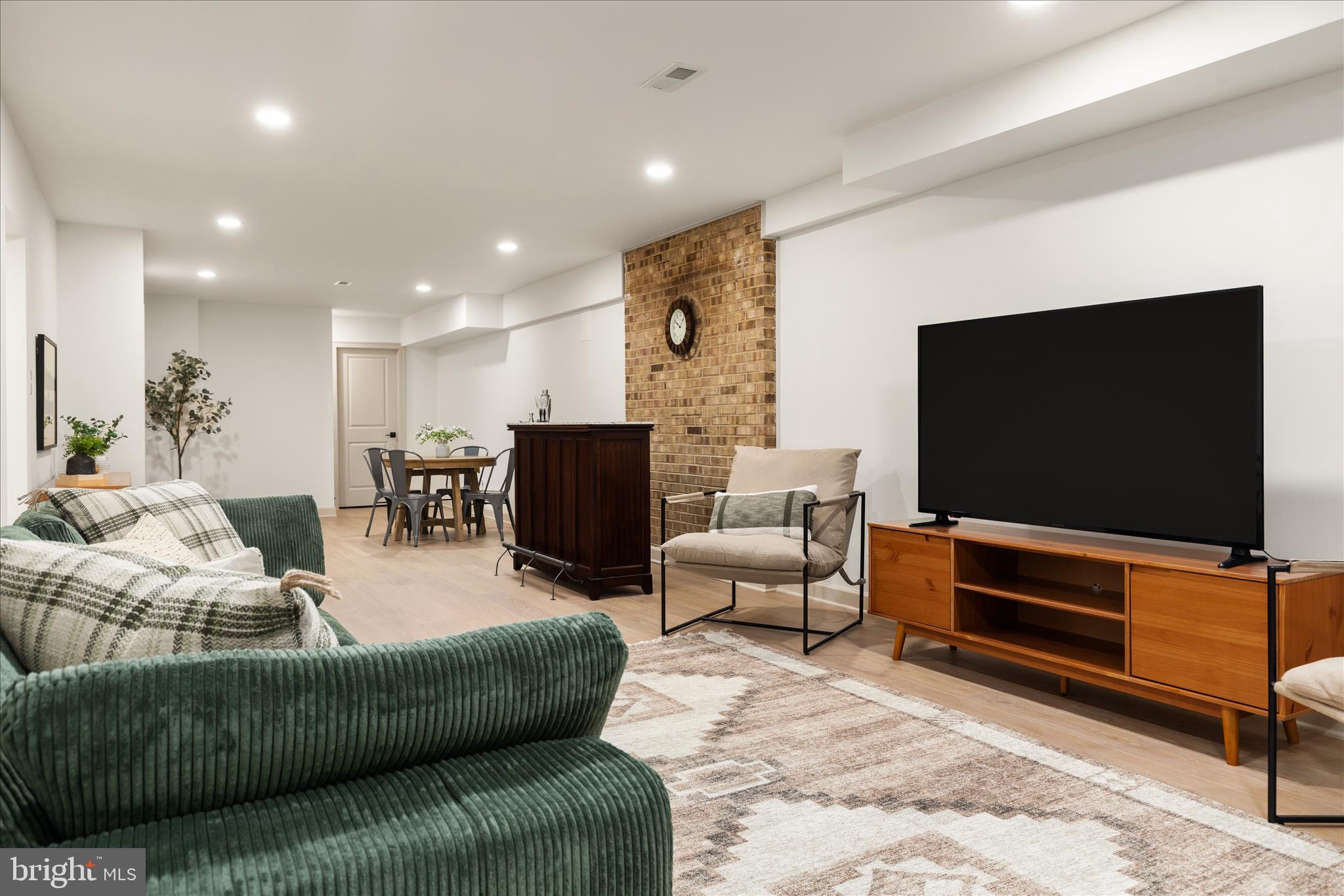 LAKEWOOD - Residential