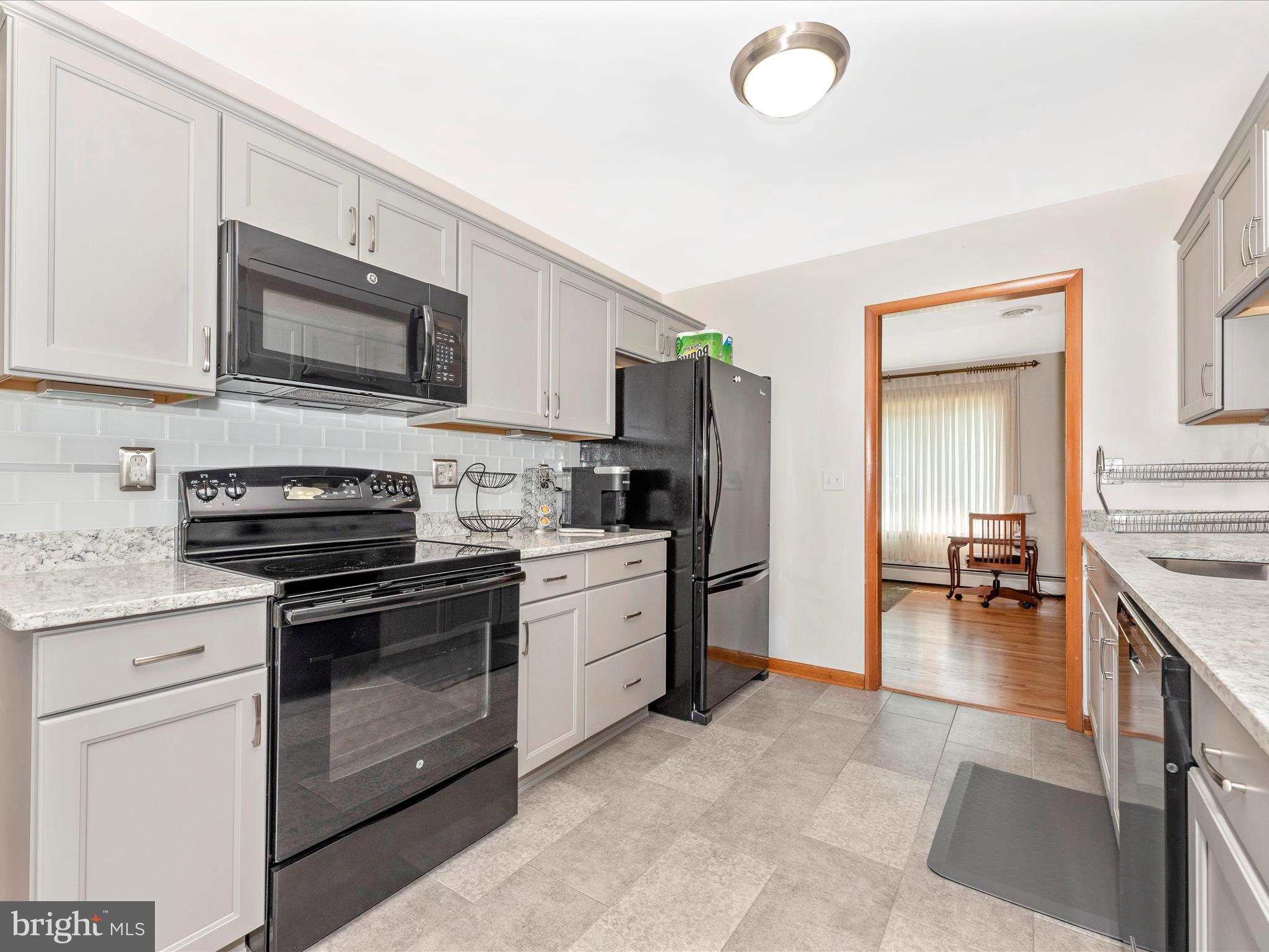 WEST HILLS - Residential