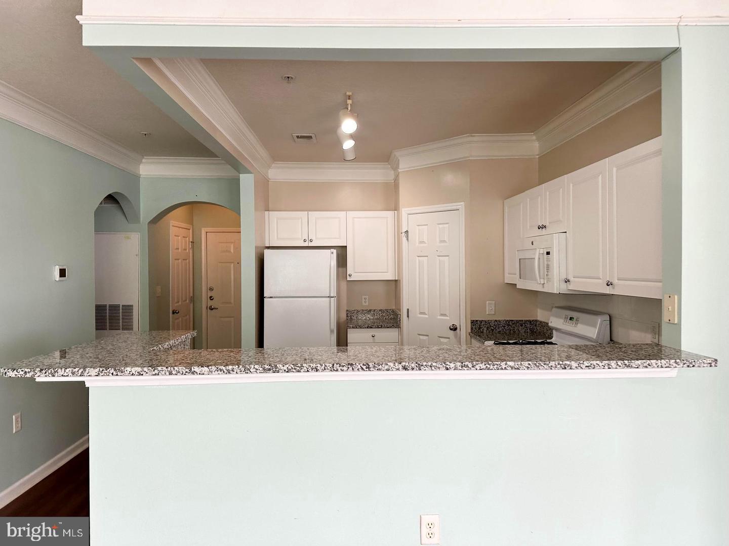 STRATFORD CLUB - Residential Lease