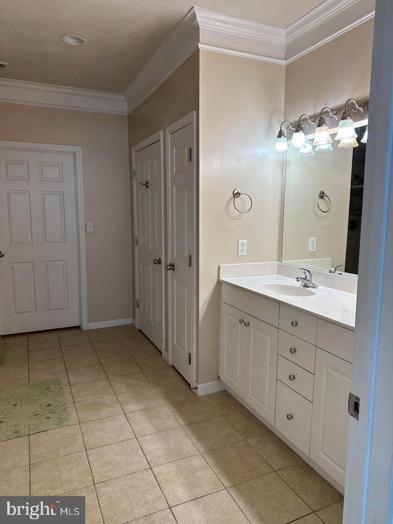 STRATFORD CLUB - Residential Lease