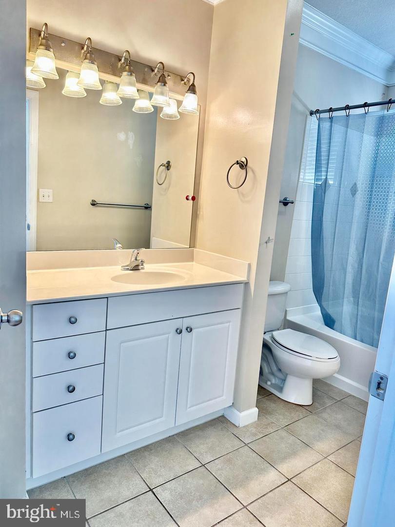 STRATFORD CLUB - Residential Lease