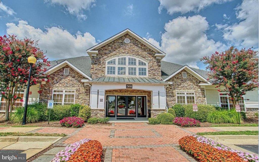 STRATFORD CLUB - Residential Lease