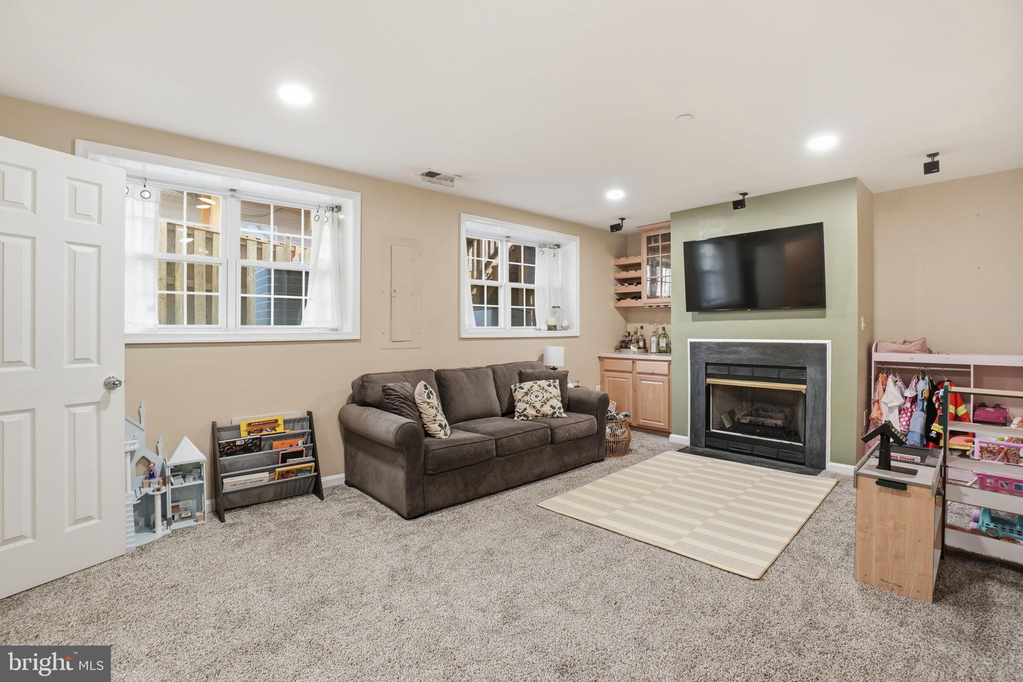 EDSALL RD T/H - Residential