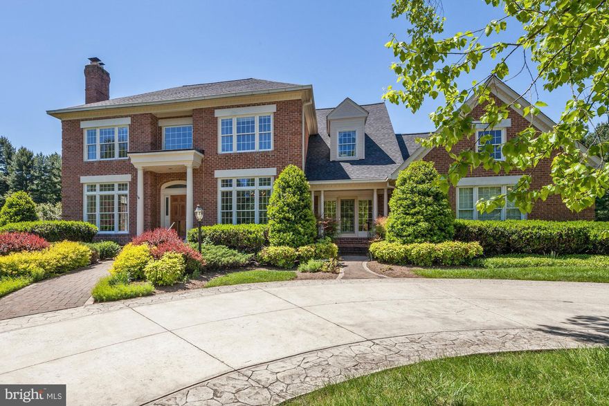 Sophisticated detail nestled in the desirable community of Gaither Farm on 3.38 acres. All brick custom home offering freshly painted interiors& newly refinished hardwood flrs, 4 FPs, architectural columns, decorative molding, skylights& library. KIT w/ new SS appls, accent color isl& butler s pantry. MBD w/FP& luxury BA. 2 laundry rms, FF lower lvl. Deck& patio. Simply Perfect!