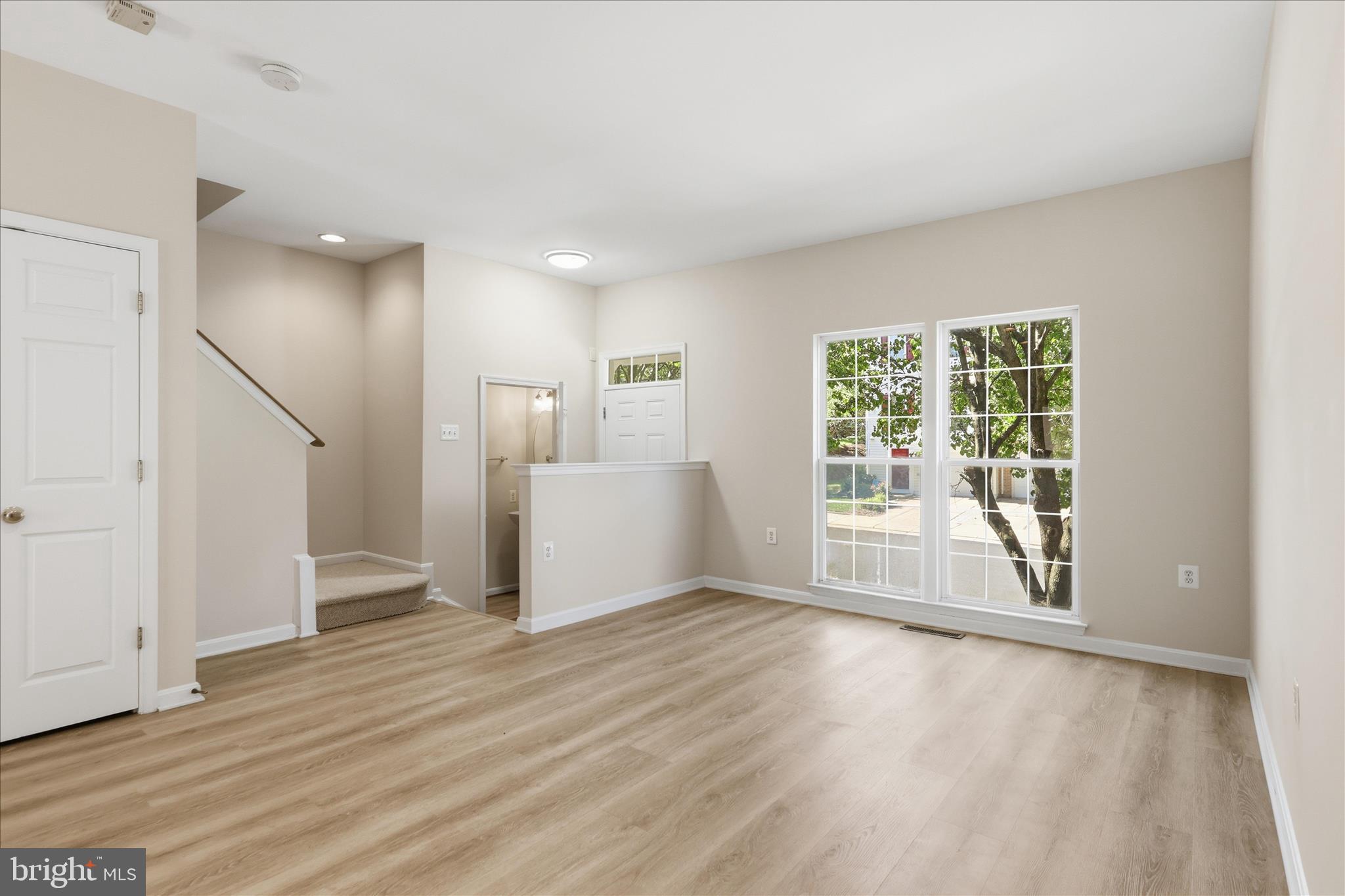 45618 GRAND CENTRAL SQUARE