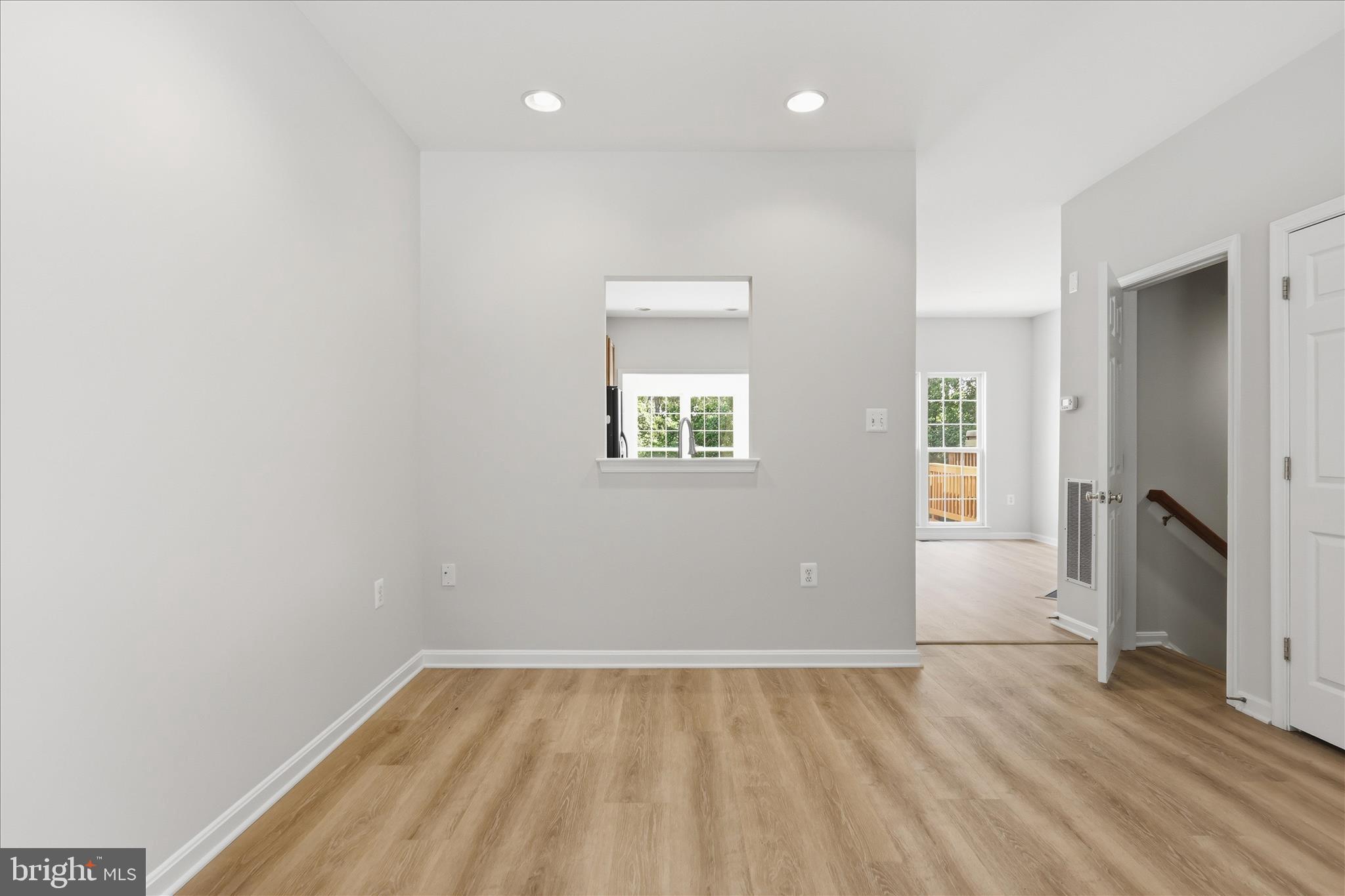 45618 GRAND CENTRAL SQUARE