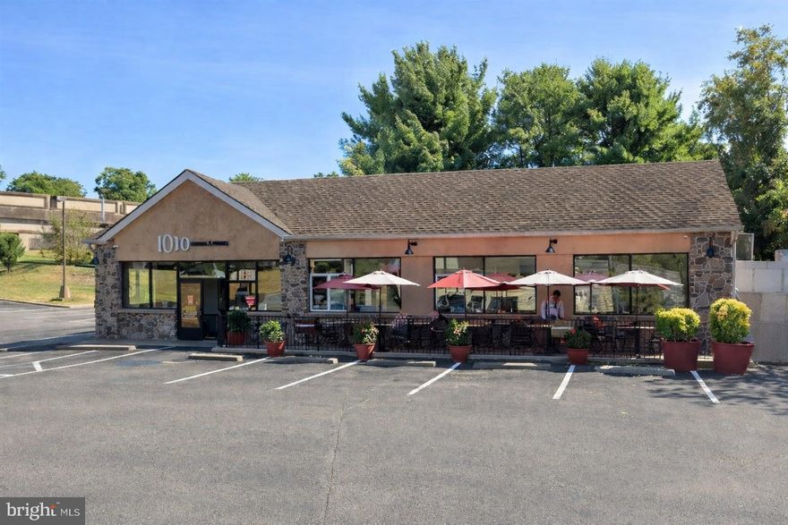 -Turnkey Fully Operating Restaurant + Real Estate For Sale
-Rare opportunity to acquire a fully operating, turnkey pizzeria with the Real Estate, Business and all FF&E included
-Prominent High-Visibility location along a major corridor in the heart of Delaware County +/-
57,000 VPD
-Established business with strong existing customer base and proven operations
-+/- 2,200 SF Standalone Building w/ Additional Large Outdoor Enclosed Storage Building
-Fully Equipped Commercial Kitchen with pizza ovens, prep areas, Walk-in Cooler, Walk-in
Sub-Zero Freezer and Hood system
-(30+) Parking Spaces
-Efficient layout designed for high-volume service, delivery platforms and In-person dining
-Premier Signage Opportunity
-Strong upside potential through expanded hours, catering, & delivery
-Seller Prepared to commit to transition period