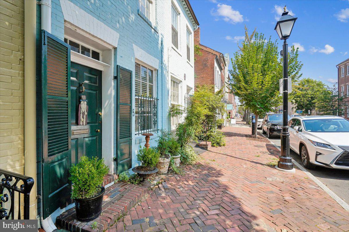133 S FAIRFAX STREET