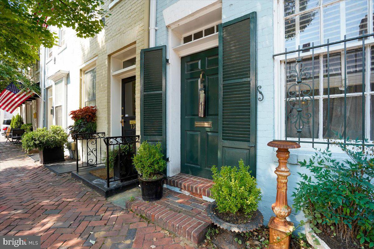 133 S FAIRFAX STREET