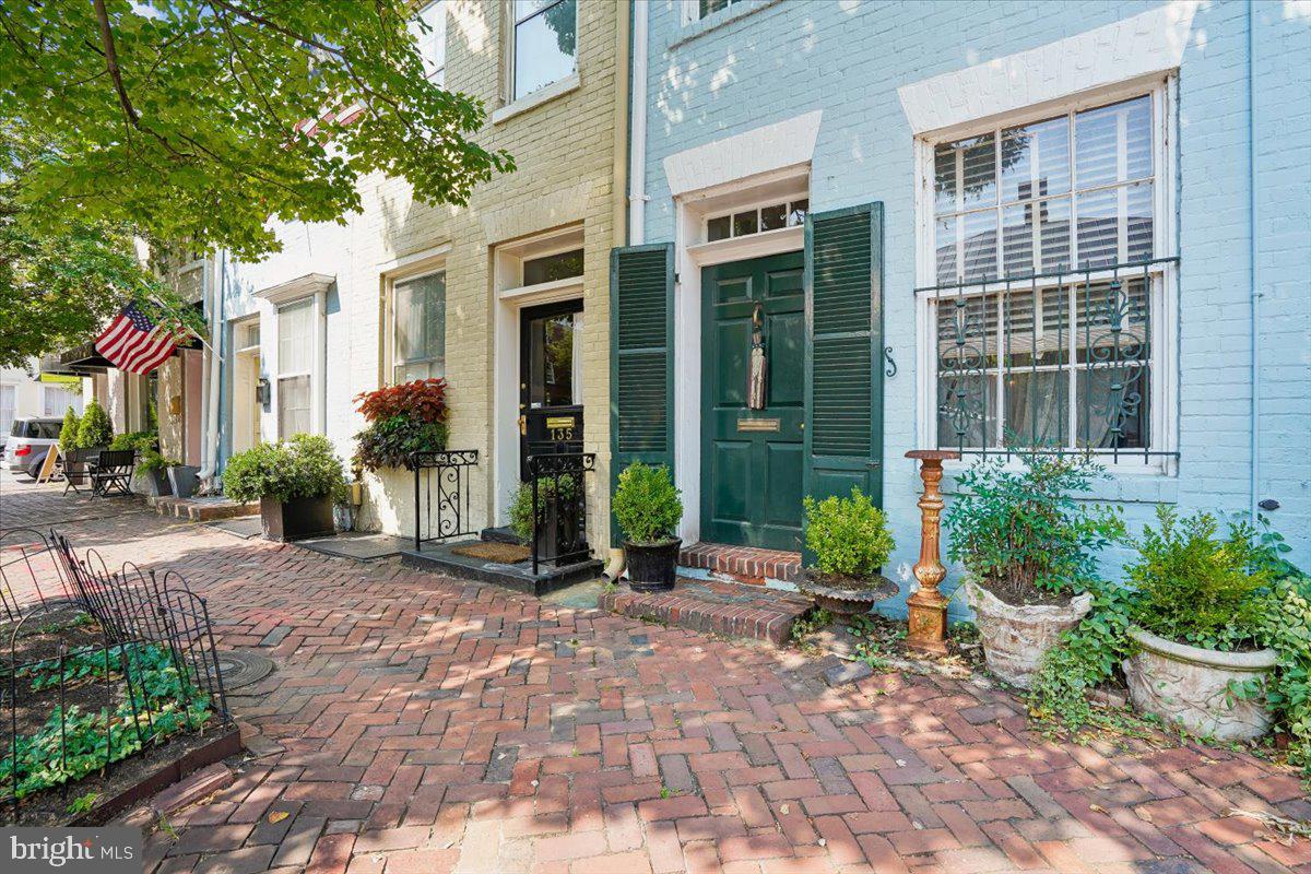 133 S FAIRFAX STREET