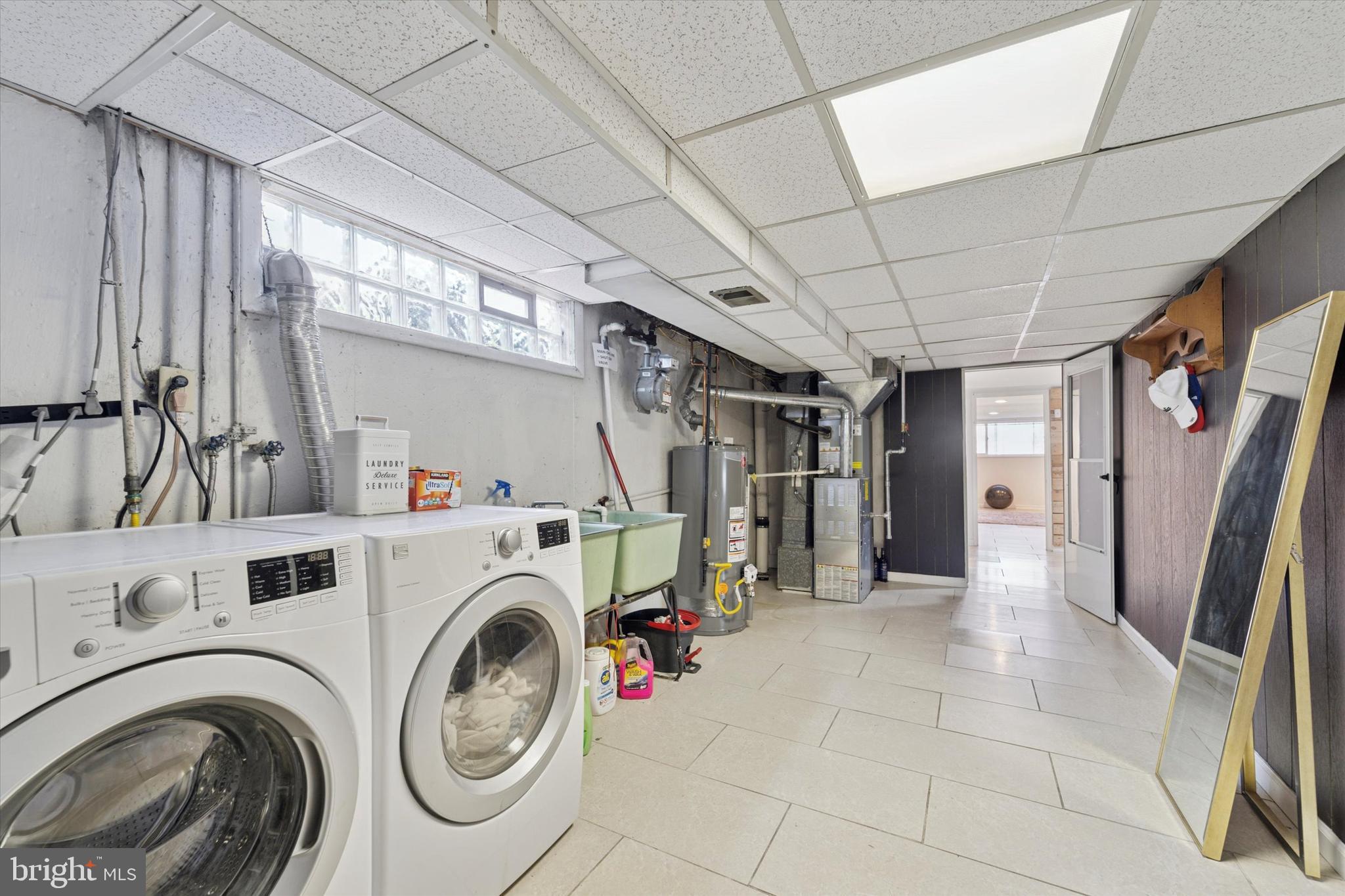 BELLS CORNER - Residential Lease