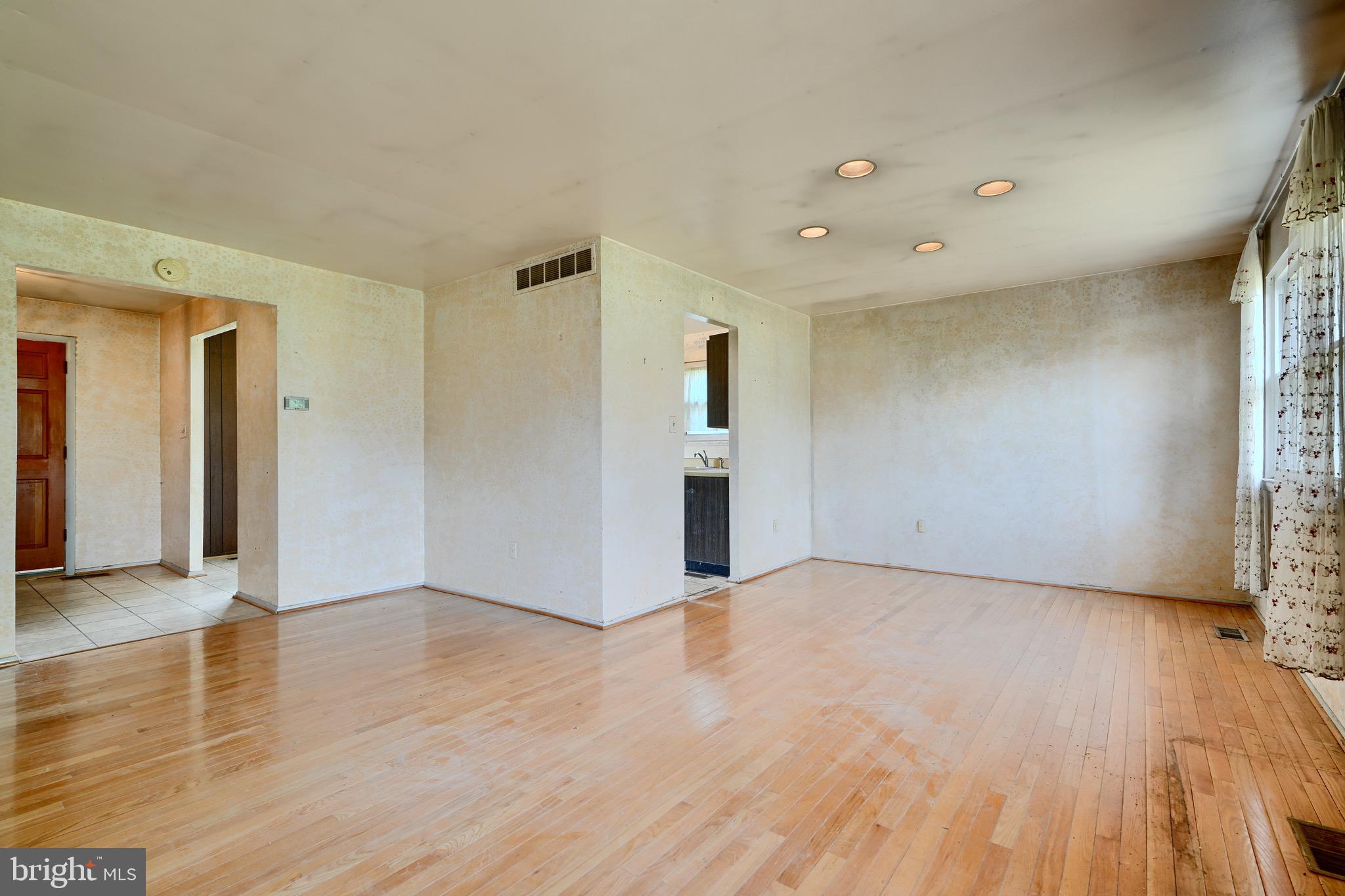 RANDALLSTOWN - Residential