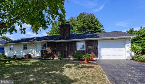 Photo of 125 SCHOOL LN, ELIZABETHTOWN, PA 17022 (MLS # PALA2040018)