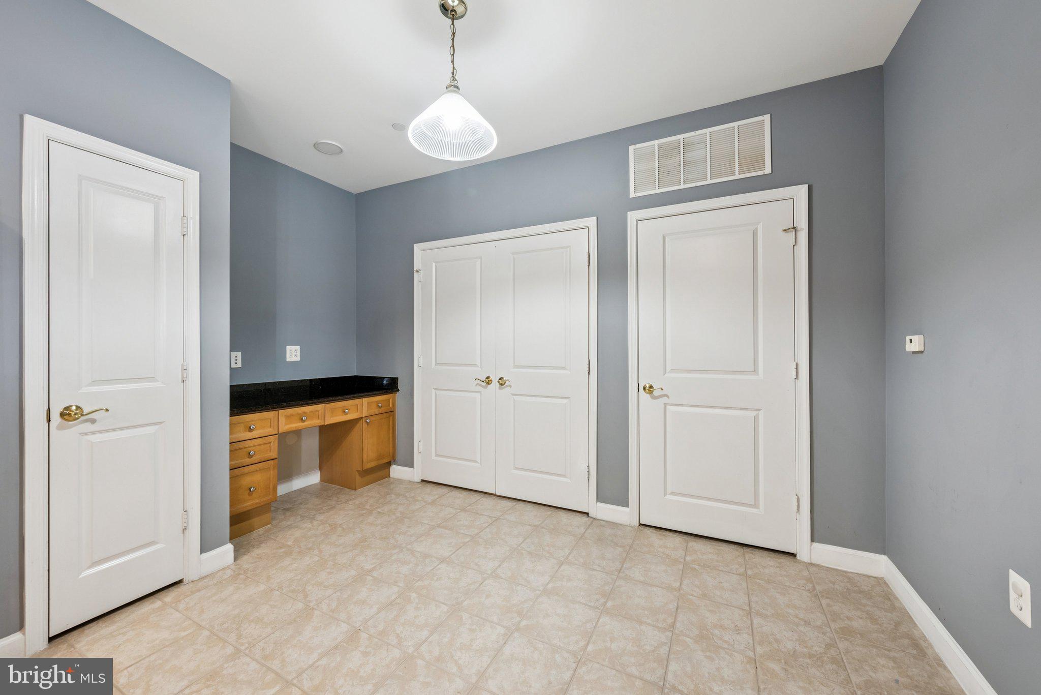 HARBOR POINT EAST CONDO - Residential