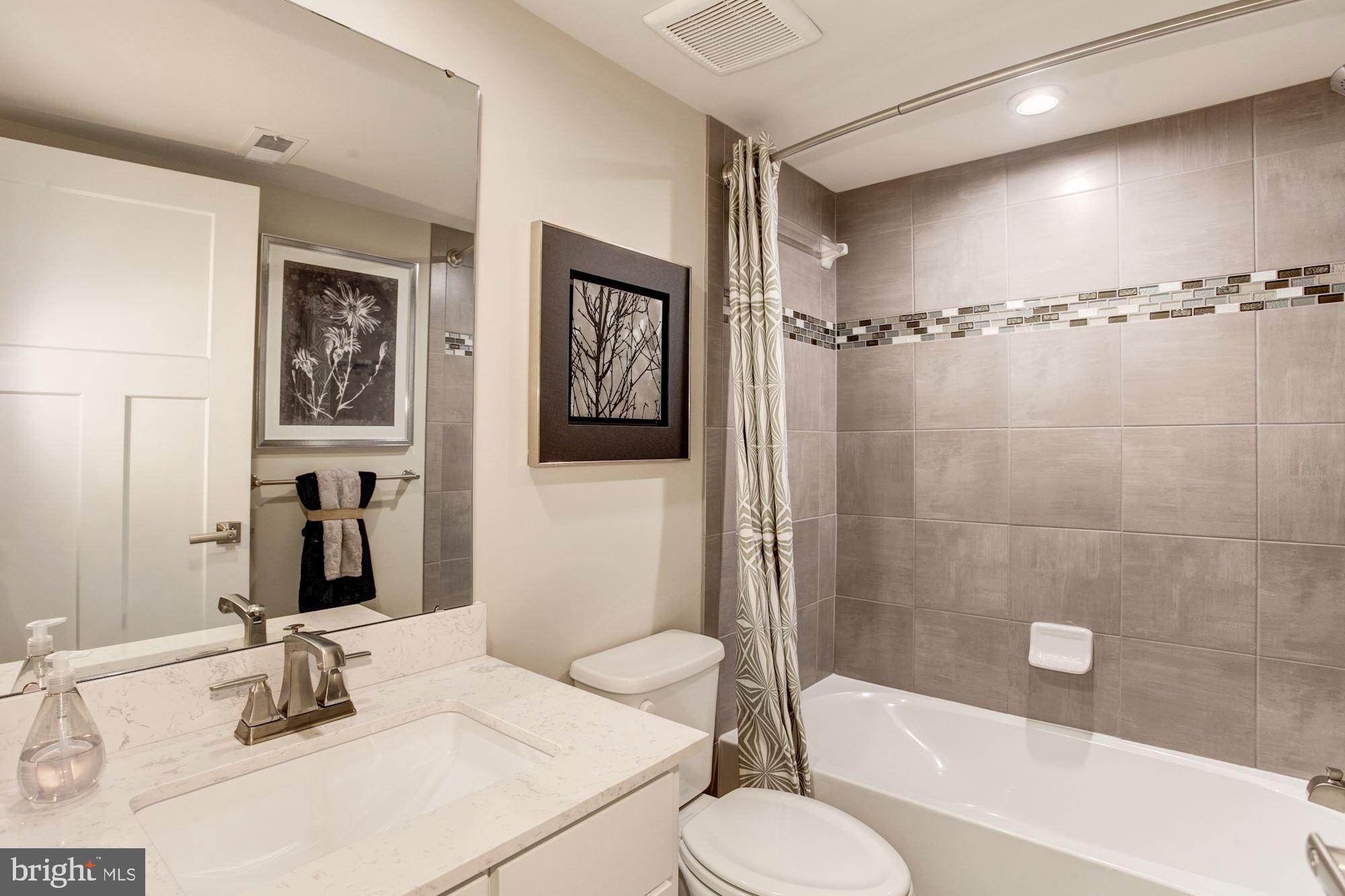 OAK CREEK SINGLES - Residential