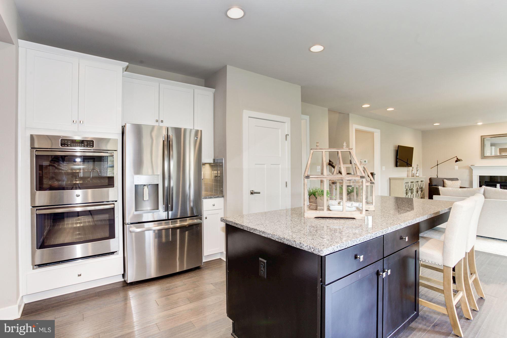 OAK CREEK SINGLES - Residential