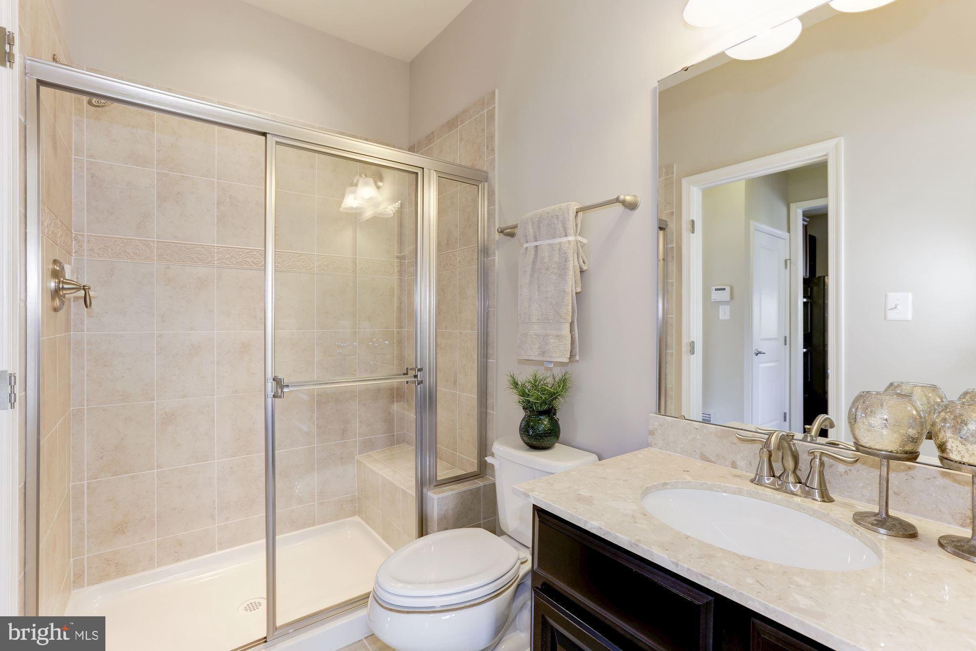 OAK CREEK SINGLES - Residential