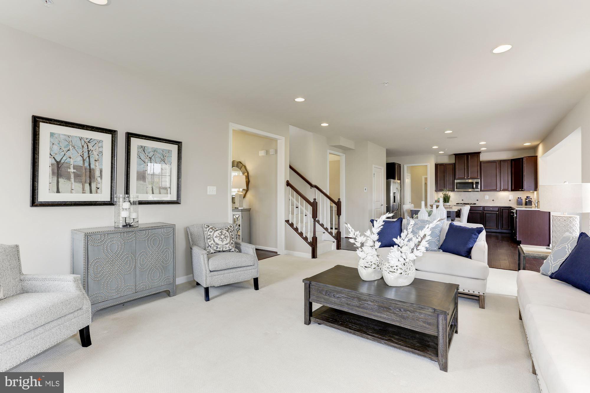 OAK CREEK SINGLES - Residential