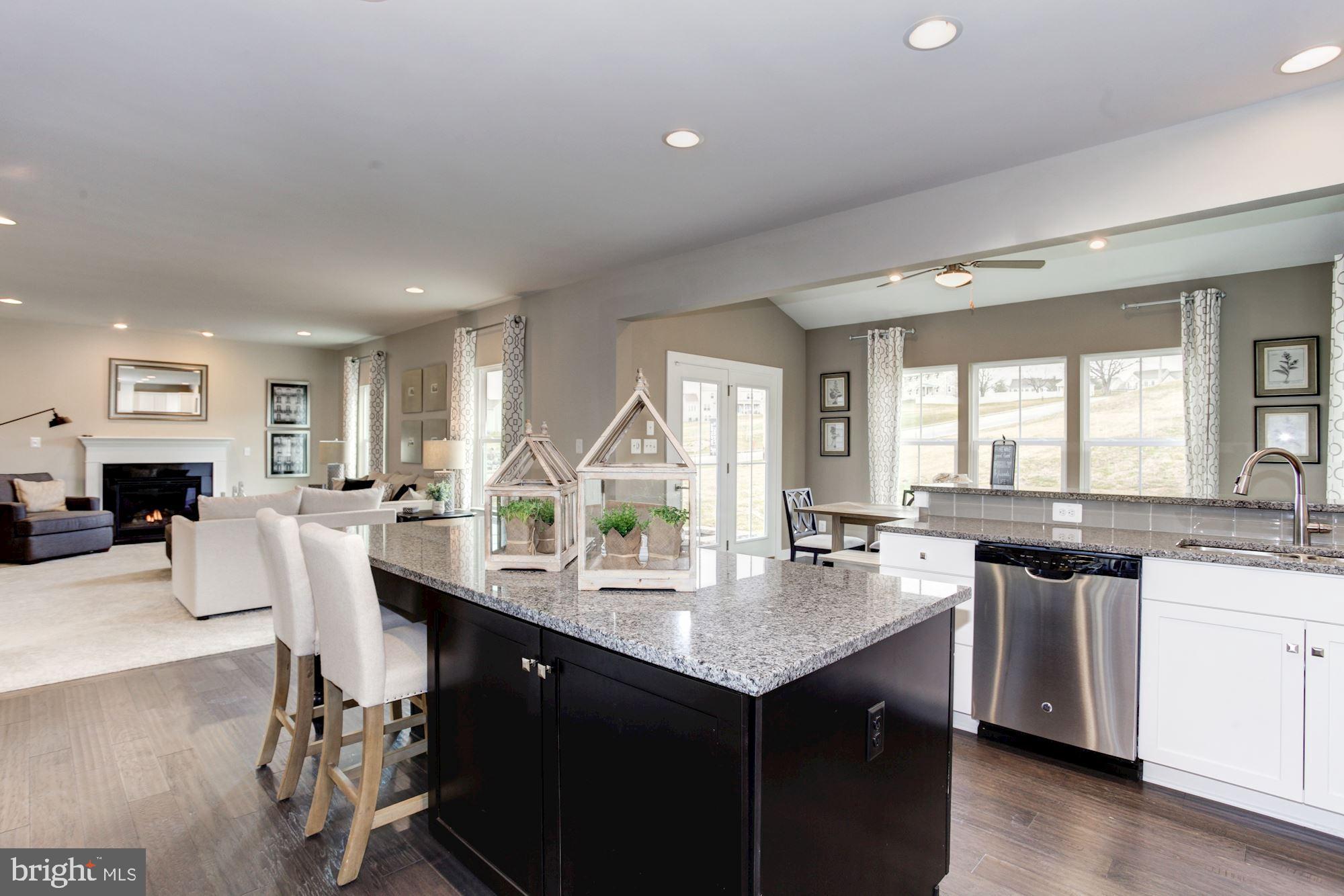 OAK CREEK SINGLES - Residential