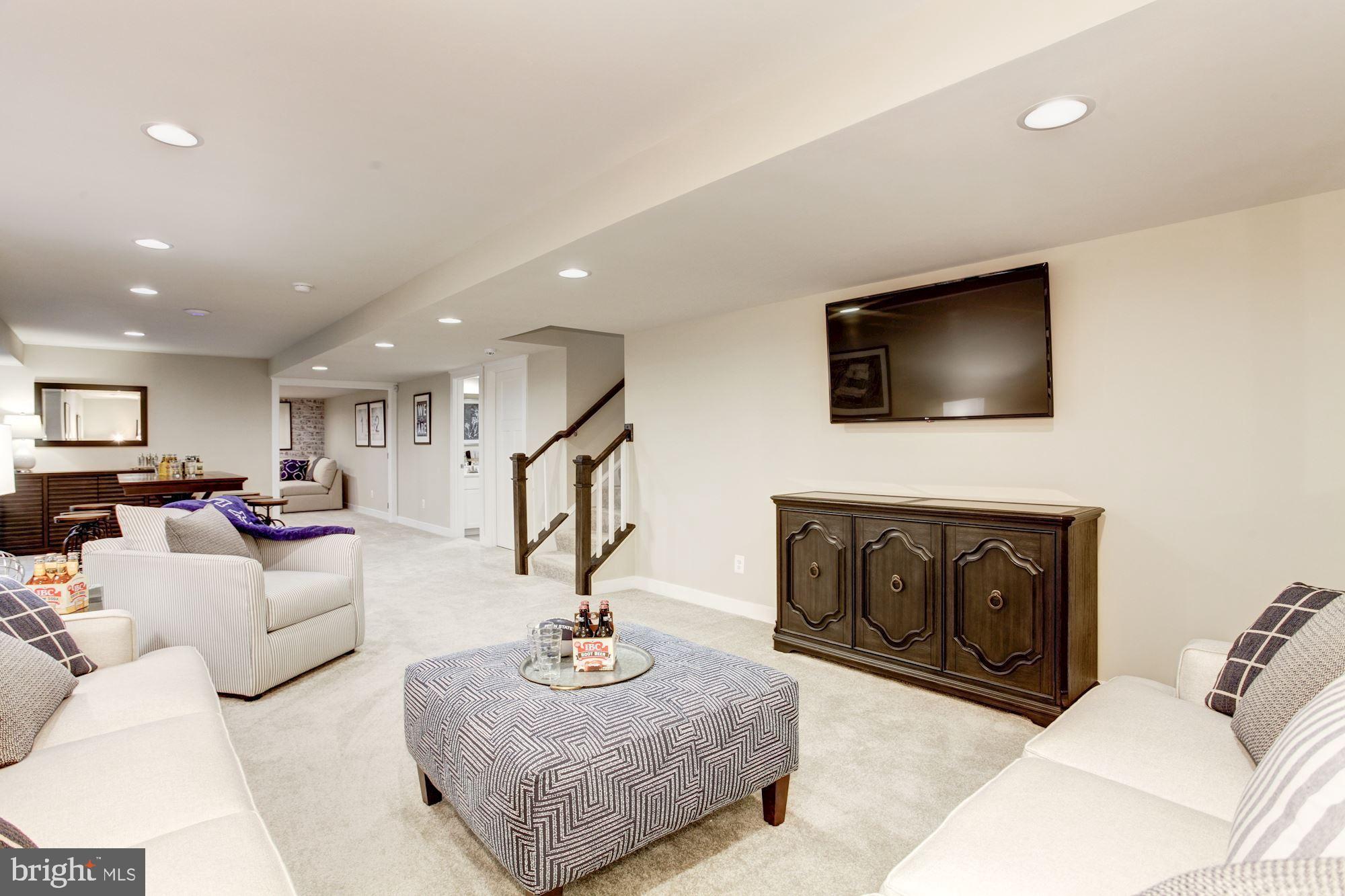 OAK CREEK SINGLES - Residential