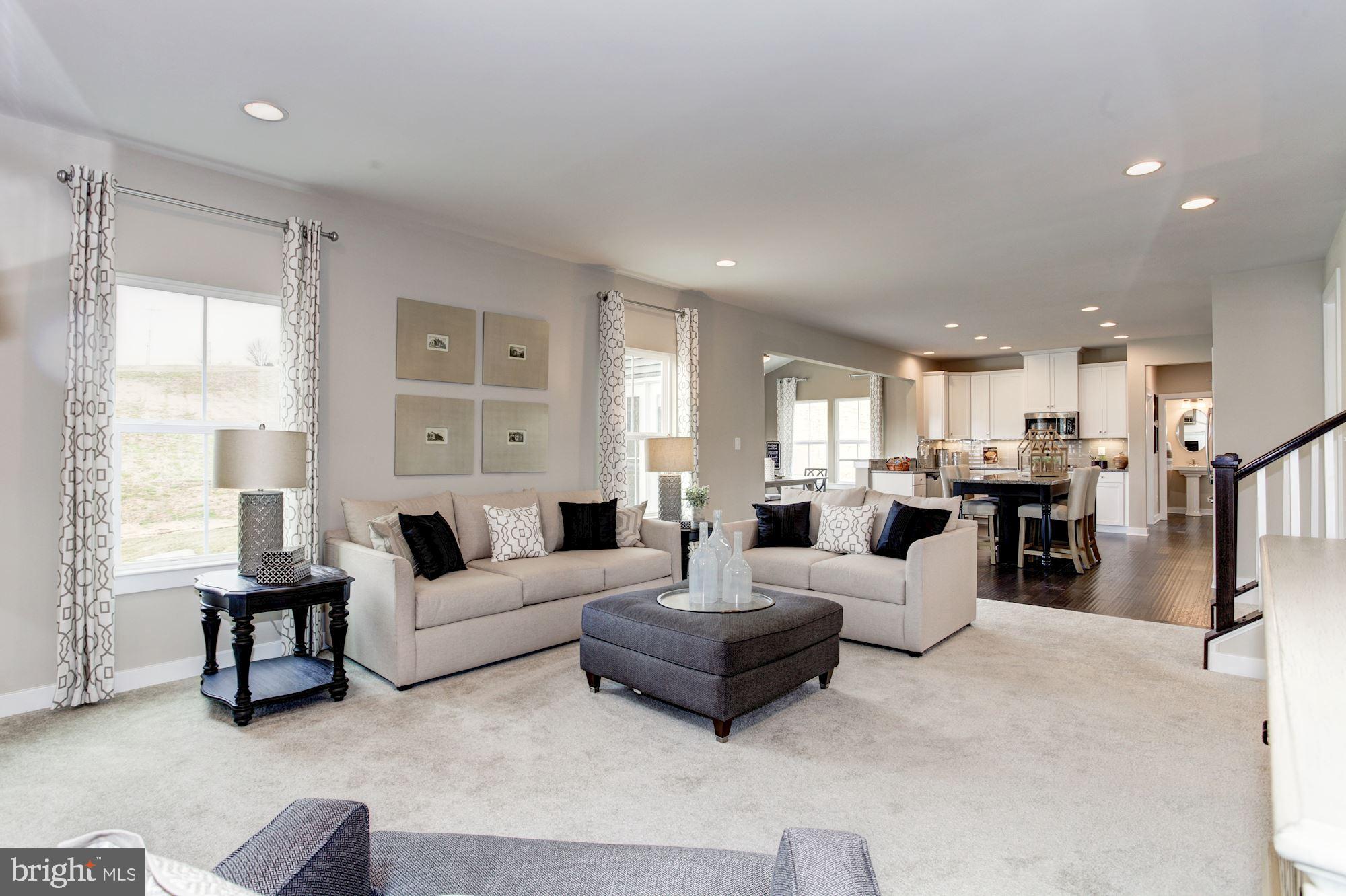 OAK CREEK SINGLES - Residential