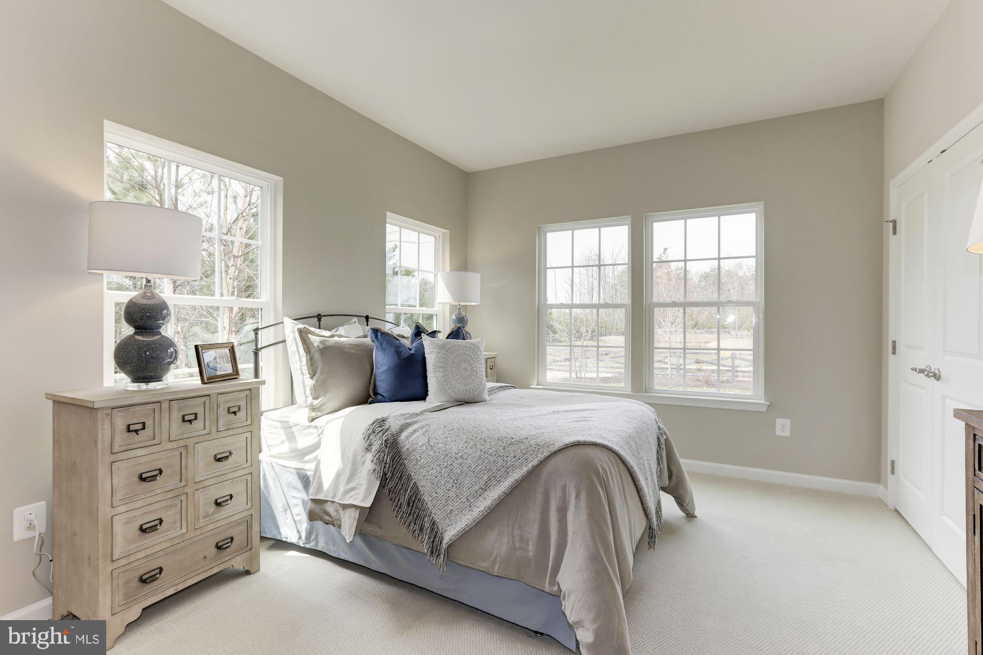 OAK CREEK SINGLES - Residential