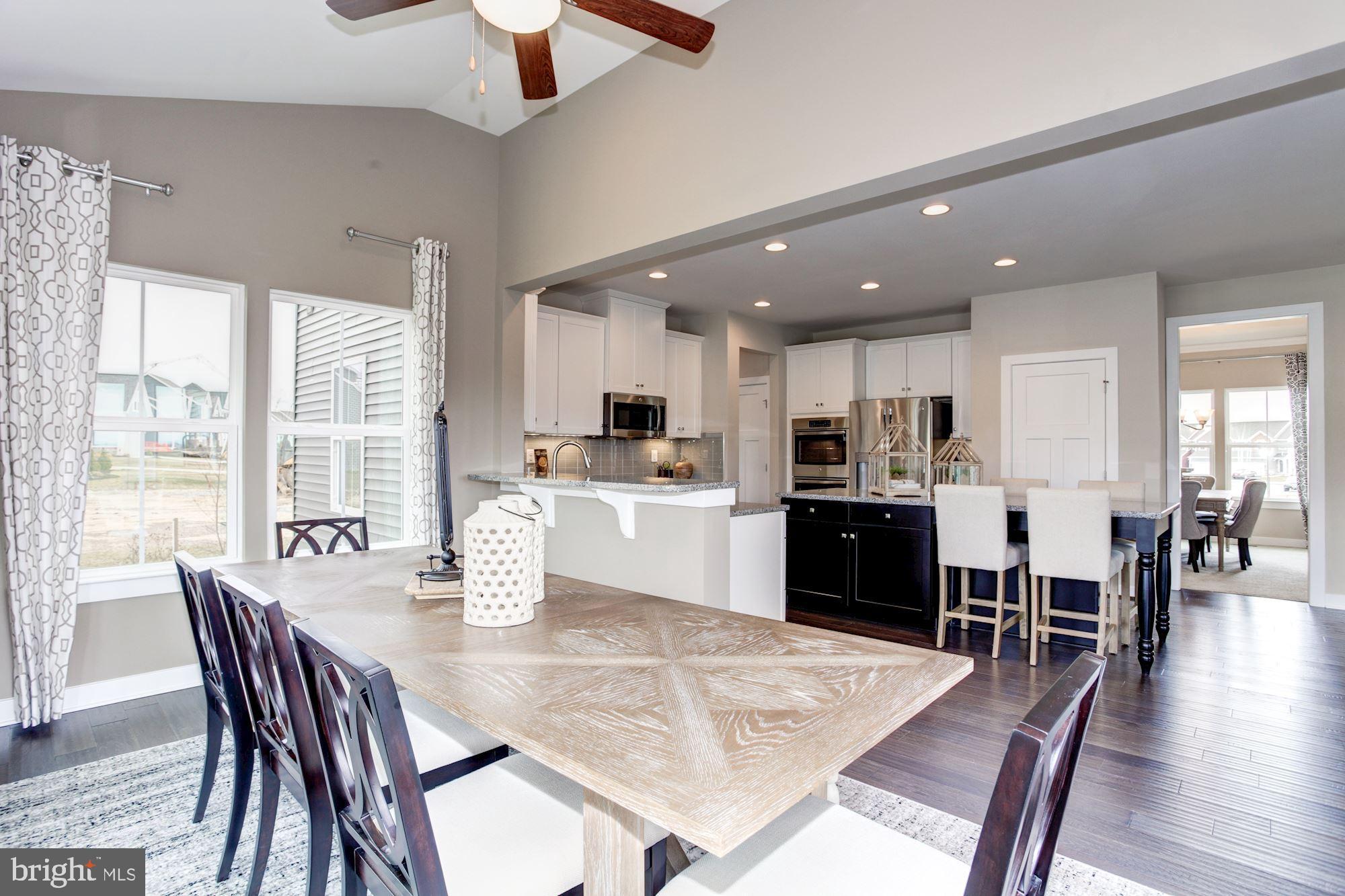 OAK CREEK SINGLES - Residential