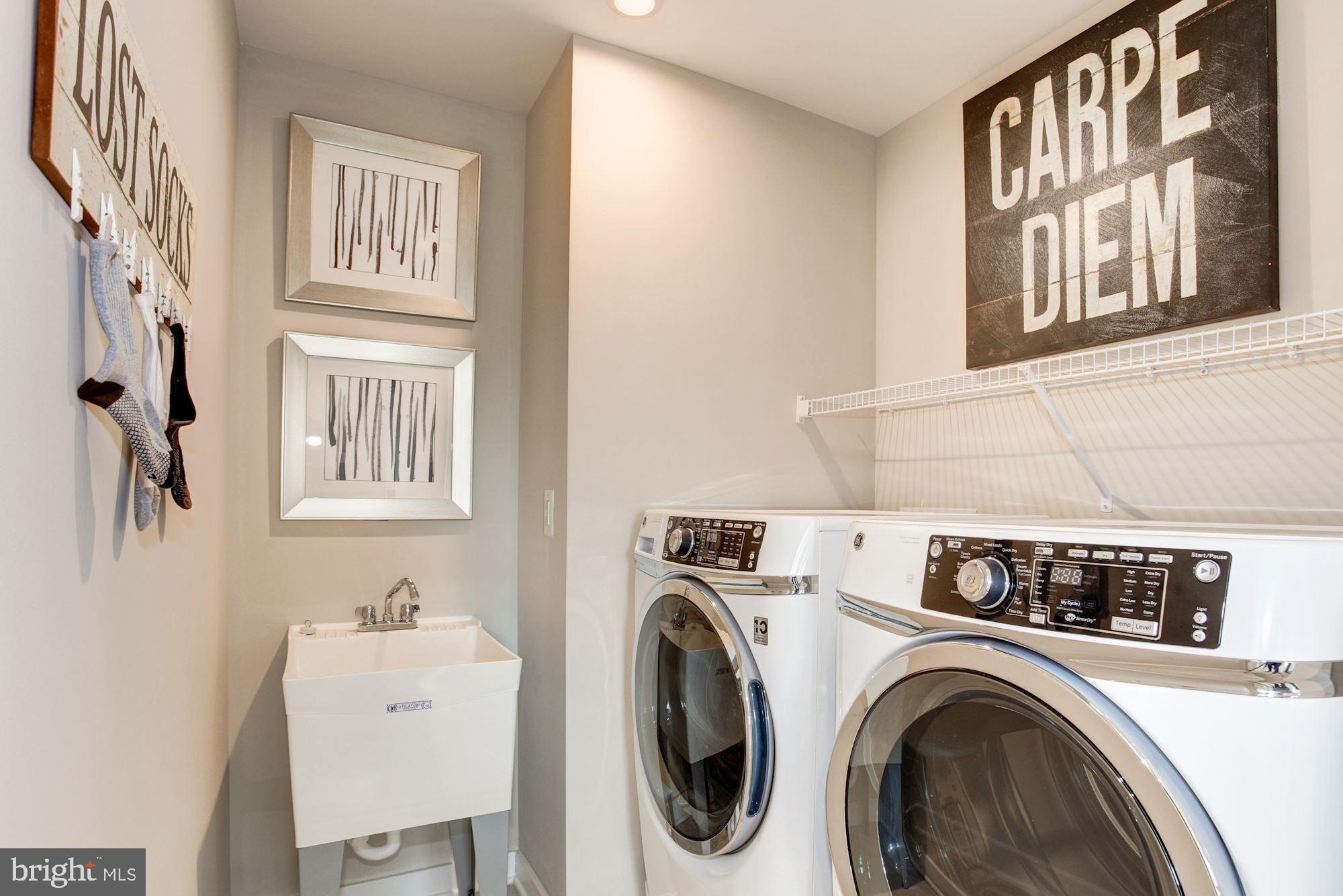 OAK CREEK SINGLES - Residential