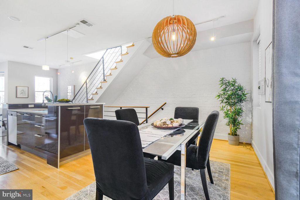 Photo of 1538 Swann Street NW, WASHINGTON, DC 20009 (MLS # DCDC2230092)