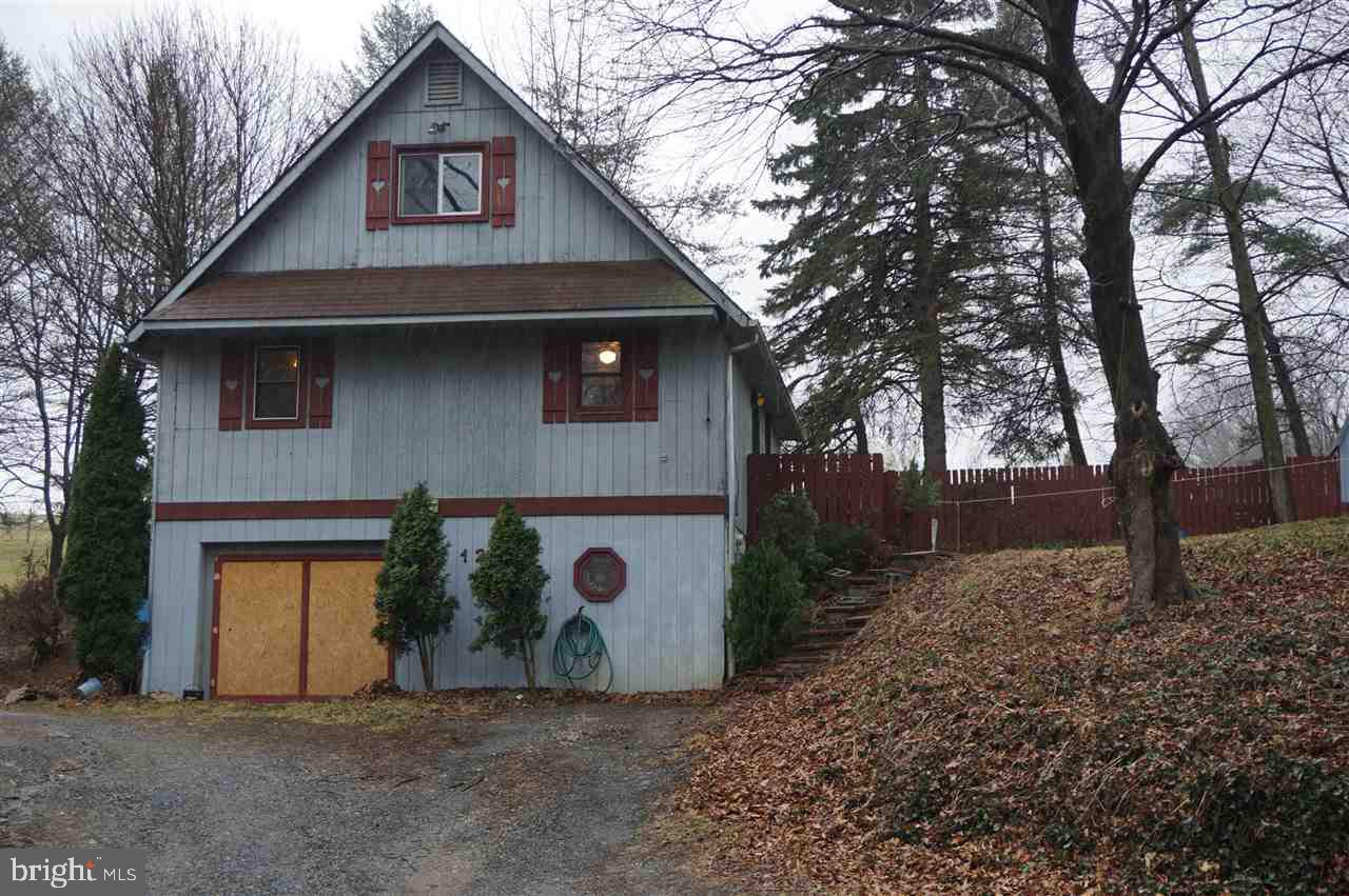 NICE HOME IN GREAT SETTING. IN NEED OF SOME TLC. 3 BR 1.5 BATHS. CAN EASILY ADD EQUITY BY REHABBING. BEING SOLD "AS IS"