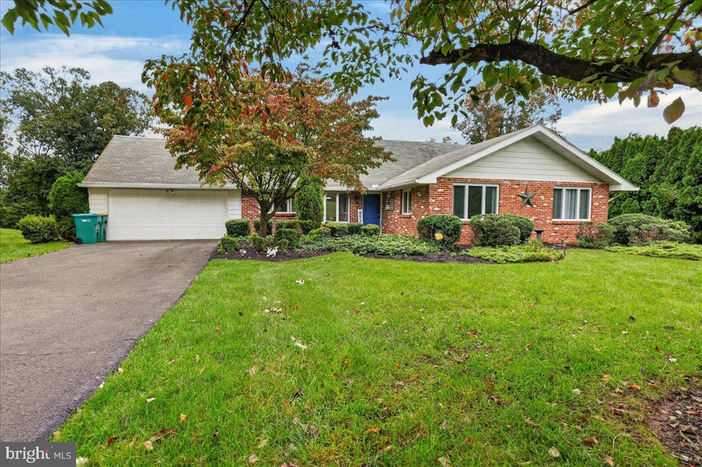 Photo of 571 Valley View Road, LANGHORNE, PA 19047 (MLS # PABU2132860)