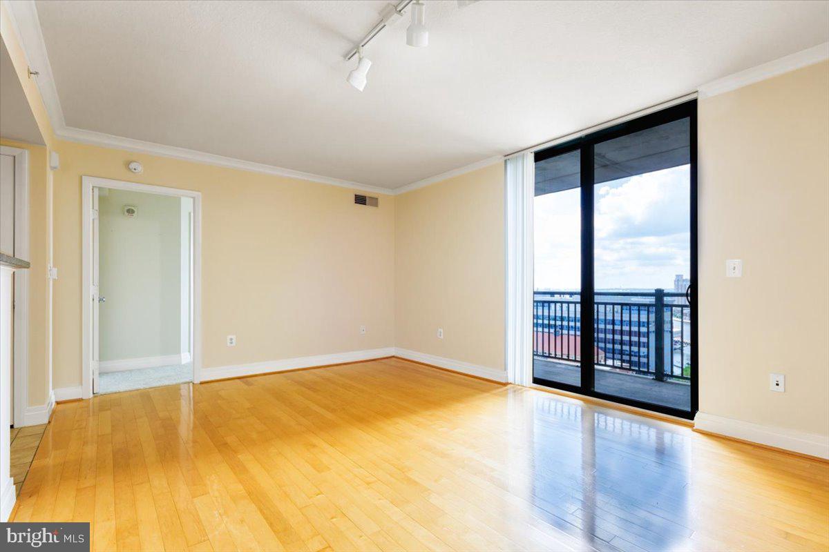 INNER HARBOR - Residential Lease