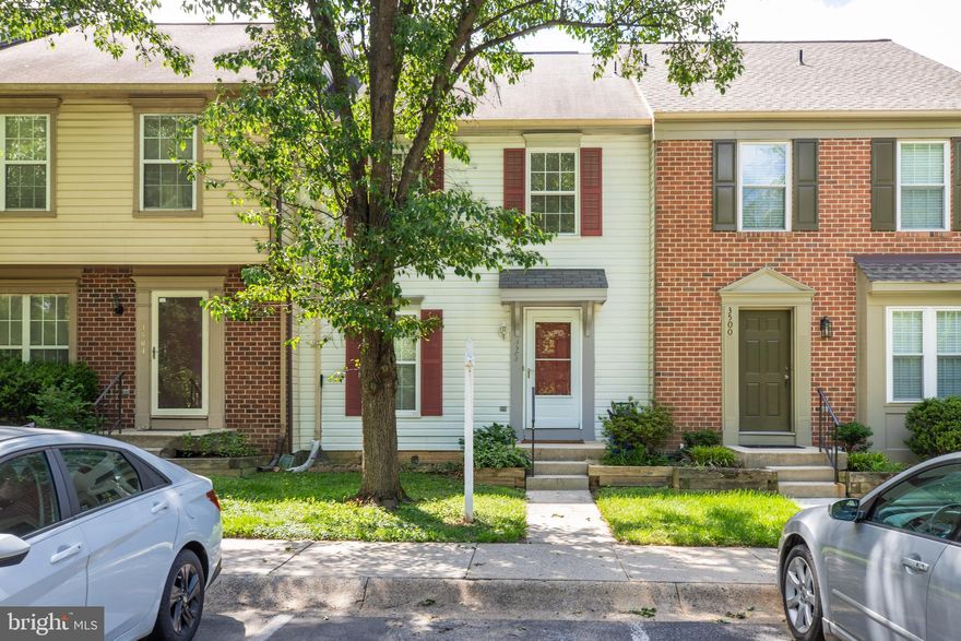 **Updated 3finished level, 3-bed 2.5-bath, with finished basement, New paint and carpet, updated kitchen, SS appliances, hardwood floor on main level, finished basement with large storage area, eat-in kitchen, deck off from living room, convenient to schools and shopping.