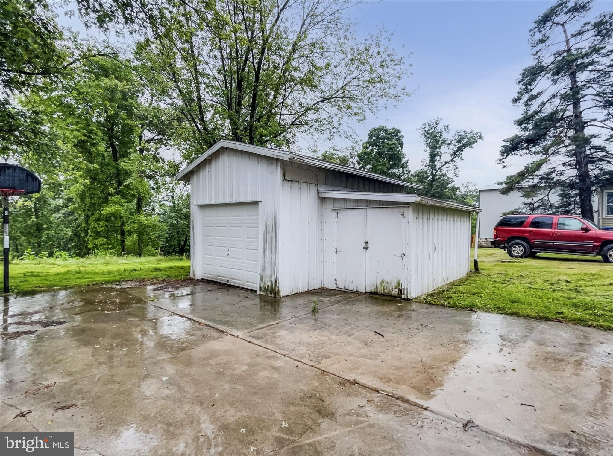 HUNTINGTON TOWNSHIP - Residential