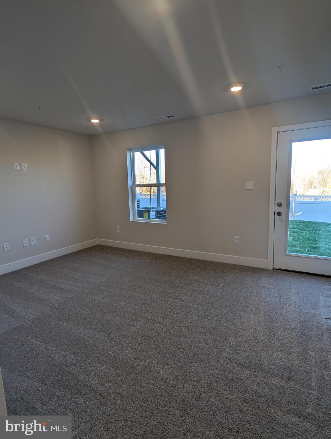 SAINT CHARLES - Residential Lease