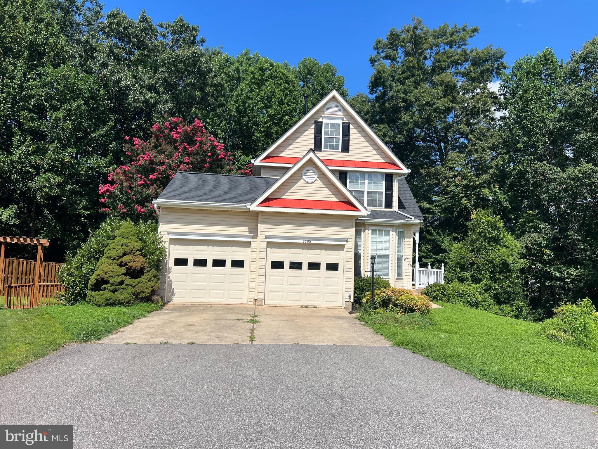 Spacious 2-Level Single Family Home for Rent | 3BR, 2.5BA | Quiet Woodbridge Neighborhood
Available Immediately: Charming two-level home (basement not included) featuring 3 bedrooms, 2.5 bathrooms, and a 2-car garage, nestled on a peaceful street in Woodbridge.
Main Level Highlights:
✔ Bright, open floor plan with abundant natural light
✔ Eat-in kitchen perfect for casual dining
✔ Combined living & family room for flexible living space
✔ Huge deck – ideal for outdoor relaxation and entertaining
Upper Level Features:
✔ Expansive master suite with a walk-in closet and private full bath
✔ Two additional well-sized bedrooms with easy access to a full bathroom
Extras:
✅ Quiet, family-friendly location
✅ Attached 2-car garage for convenience
✅ Fresh, move-in-ready condition
Don’t miss this opportunity! Perfect for those seeking comfort and space in a serene setting.