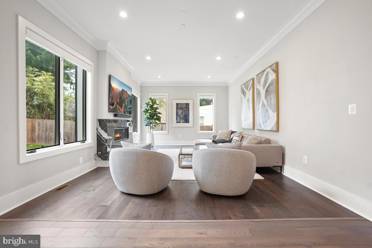 AYRLAWN - Residential