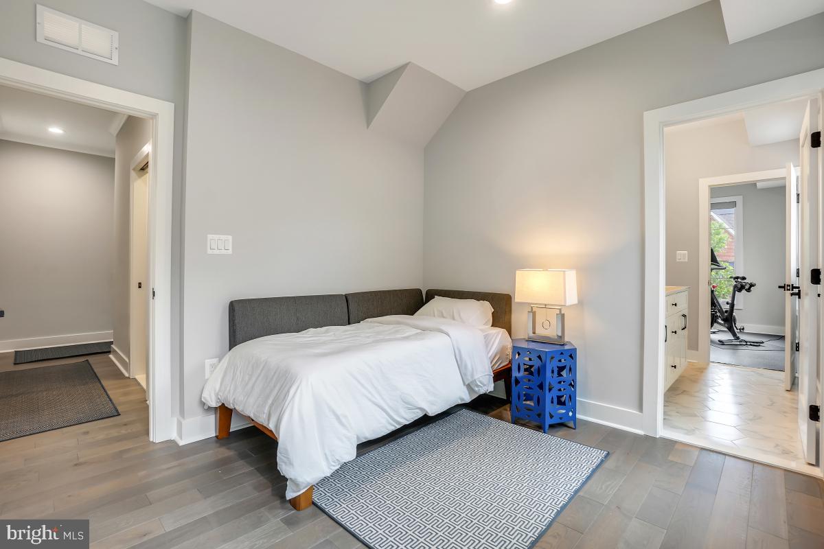 AYRLAWN - Residential