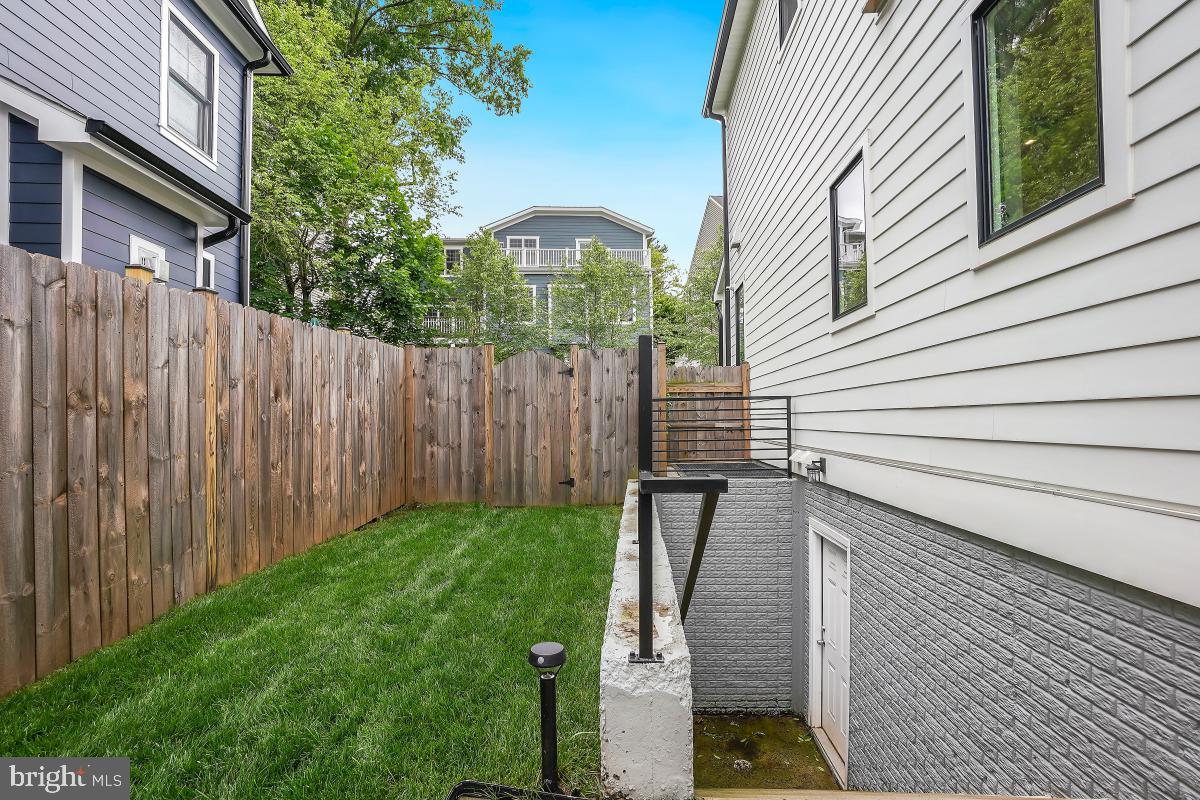 AYRLAWN - Residential