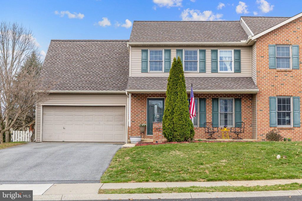Photo of 17 Pebble Creek Drive, LITITZ, PA 17543 (MLS # PALA2064612)