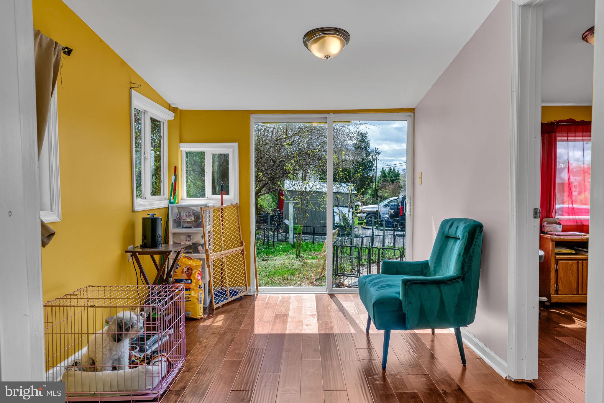 BUCKHALL TOWN - Residential