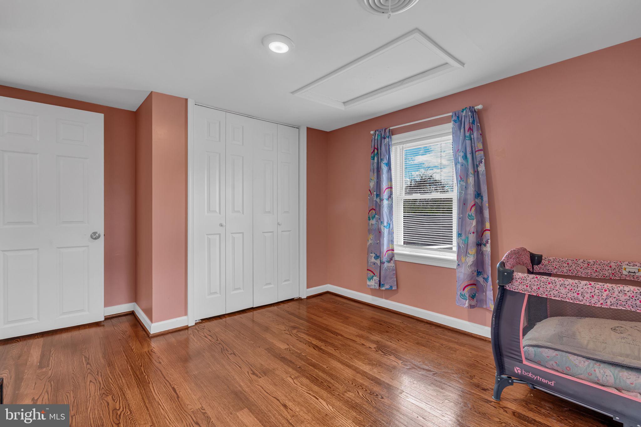 BUCKHALL TOWN - Residential