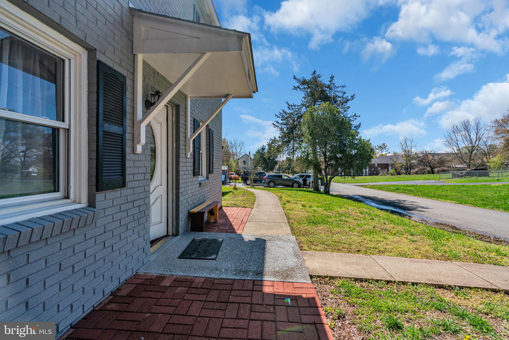 BUCKHALL TOWN - Residential