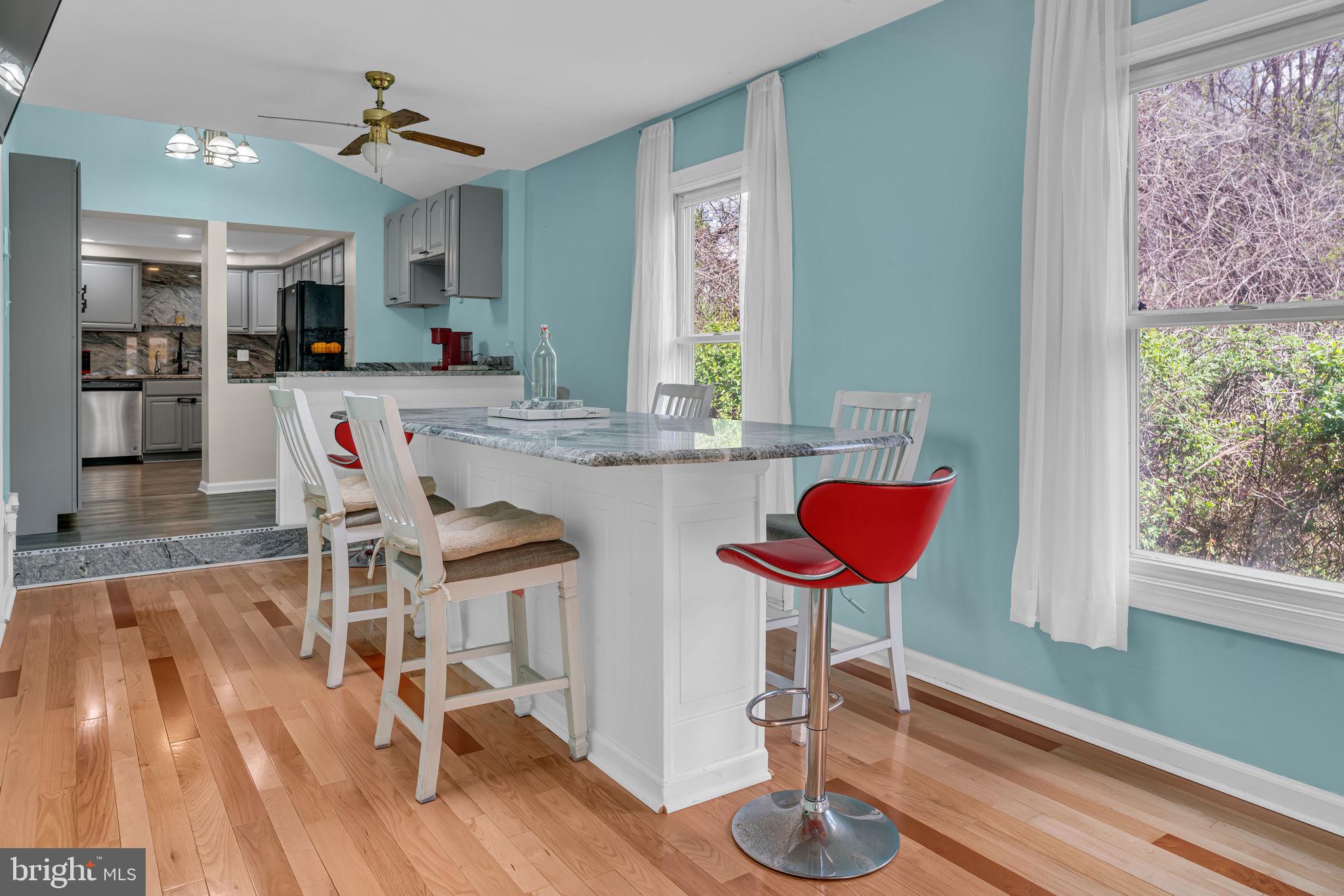 BUCKHALL TOWN - Residential