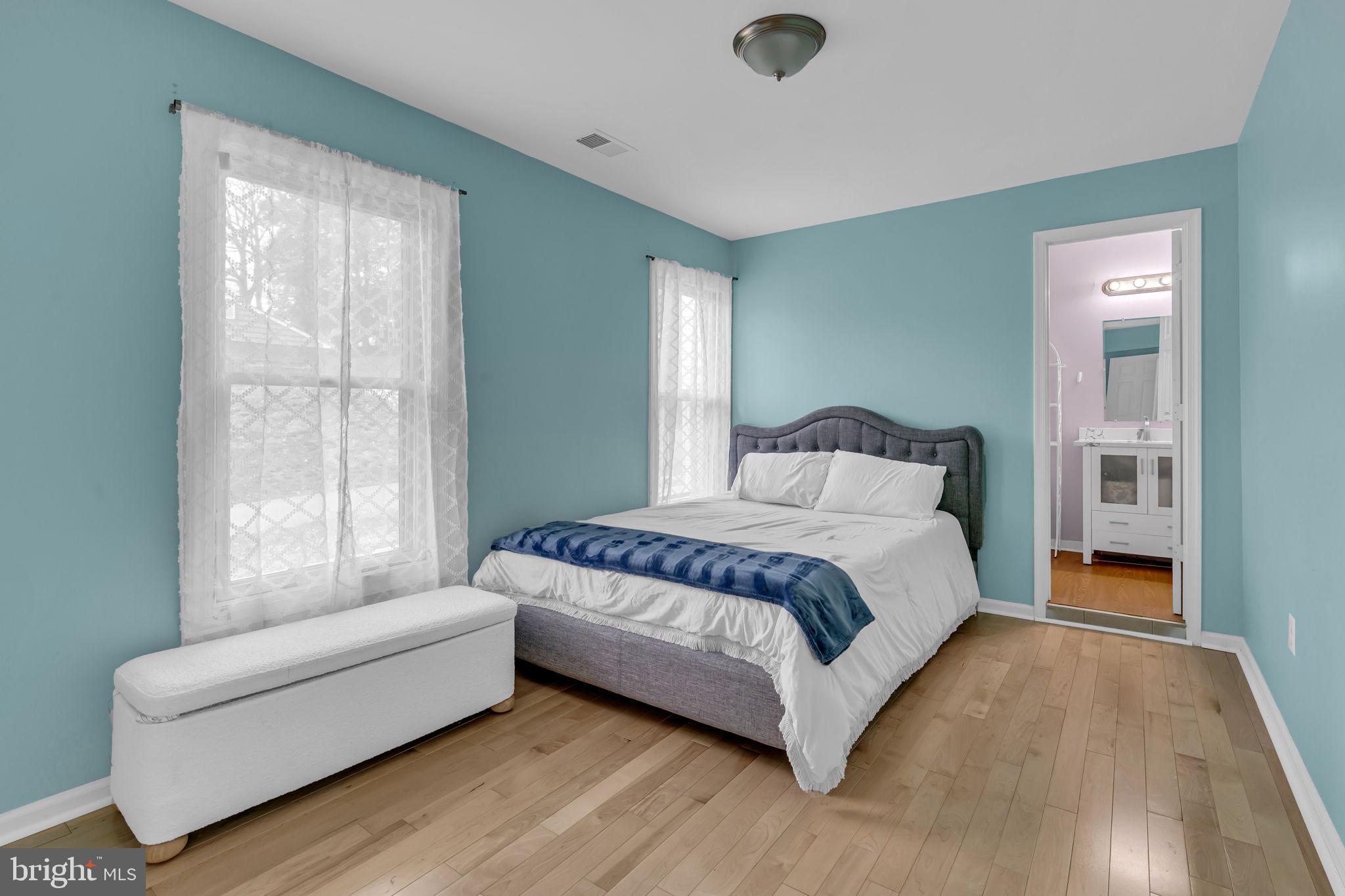 BUCKHALL TOWN - Residential