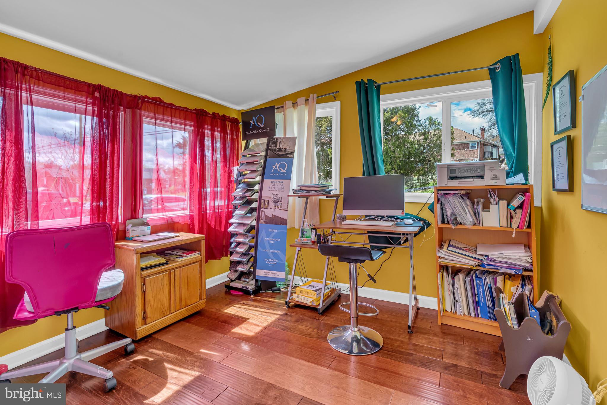 BUCKHALL TOWN - Residential