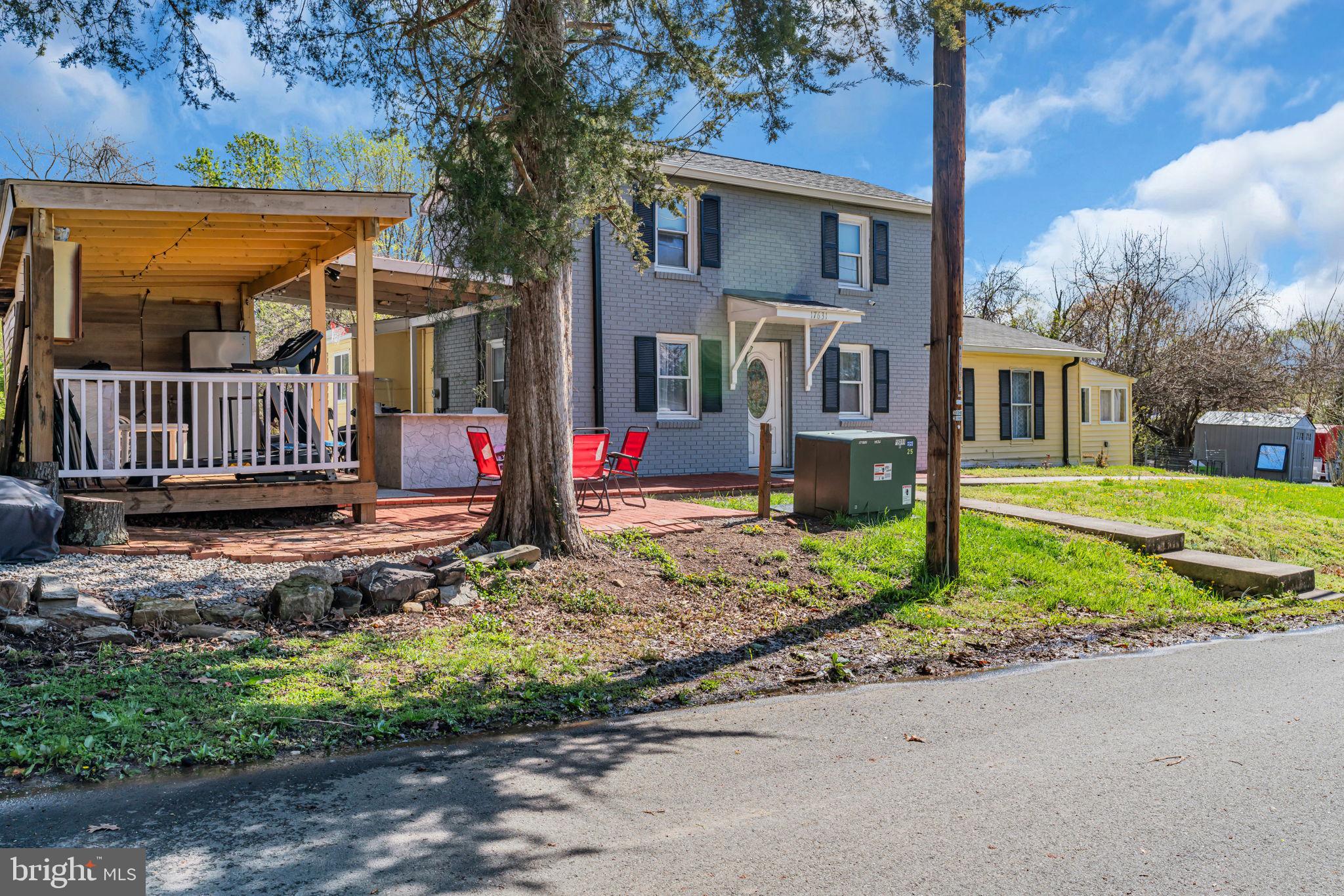 BUCKHALL TOWN - Residential